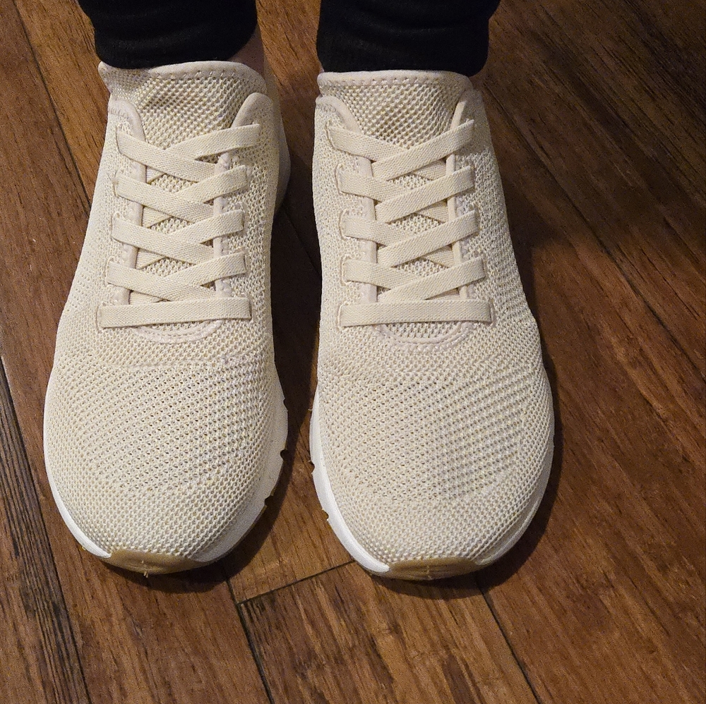 Dr Scholls Cream Sneakers Never worn!